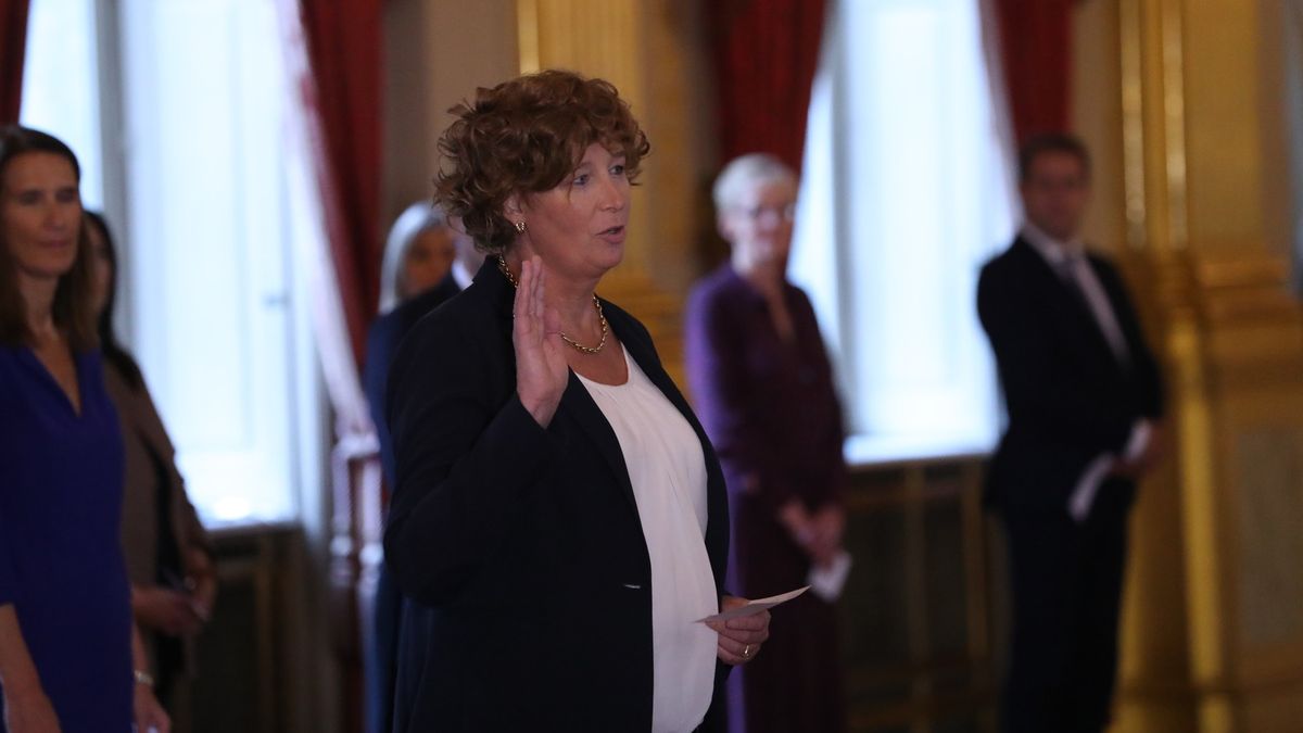 Belgie má novou vládu. Místopředsedkyní je poprvé trans žena